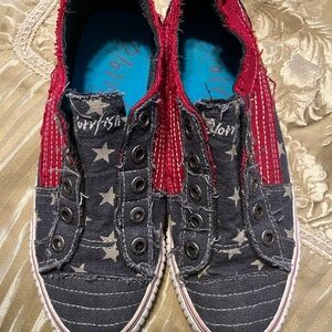 Red and Black Star Patterned Sneakers